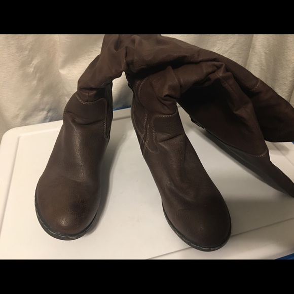 Avenue Brown Boots - Picture 5 of 11